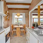 2 Bedroom Awesome In Casa de Férias *