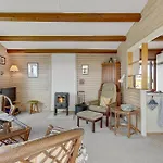 2 Bedroom Awesome In Casa de Férias Fåborg