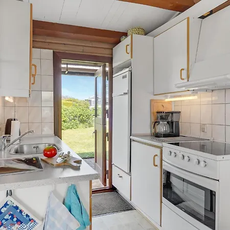 בית נופש 2 Bedroom Awesome In פאבורג