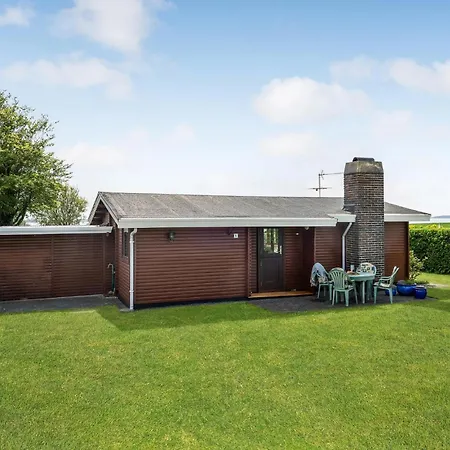2 Bedroom Awesome In Holiday home *