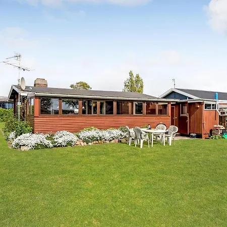 Casa de Férias 2 Bedroom Awesome In Fåborg