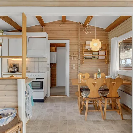 2 Bedroom Awesome In Holiday home *