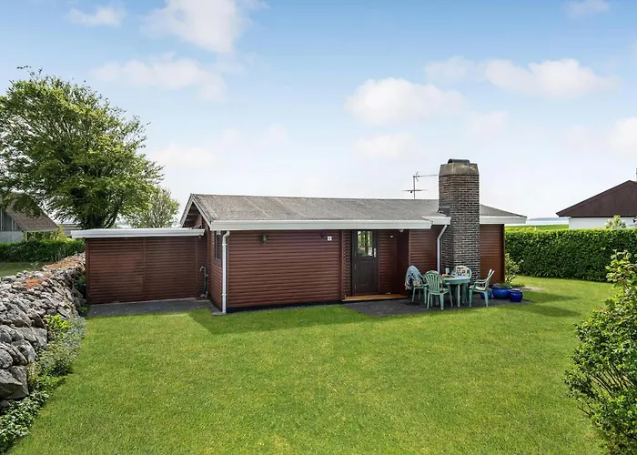 2 Bedroom Awesome In Ferienhaus *