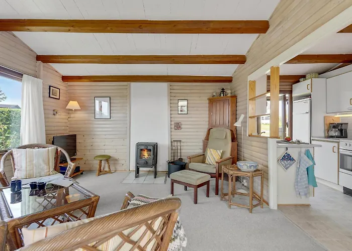 2 Bedroom Awesome In Ferienhaus Fåborg